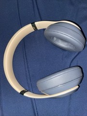 Beats Studio 3 Wireless Bluetooth Headphones Black and Gold