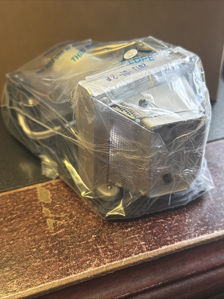 Original bulb inside Projector Lamp Module for DELL 04WRHF