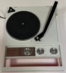 Vintage 70s Portable Plastic SOLID STATE Radio Phonograph Record Player Japan