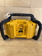 DeWalt DCR028 12v/20v Li-Ion Jobsite Bluetooth Radio (FOR PARTS OR REPAIR)