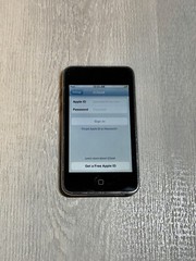 Apple iPod Touch 3rd Generation 32GB 64GB Black