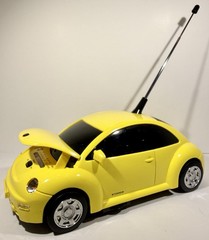 King America Volkswagen Beetle Vintage AM/FM Radio Yellow Working