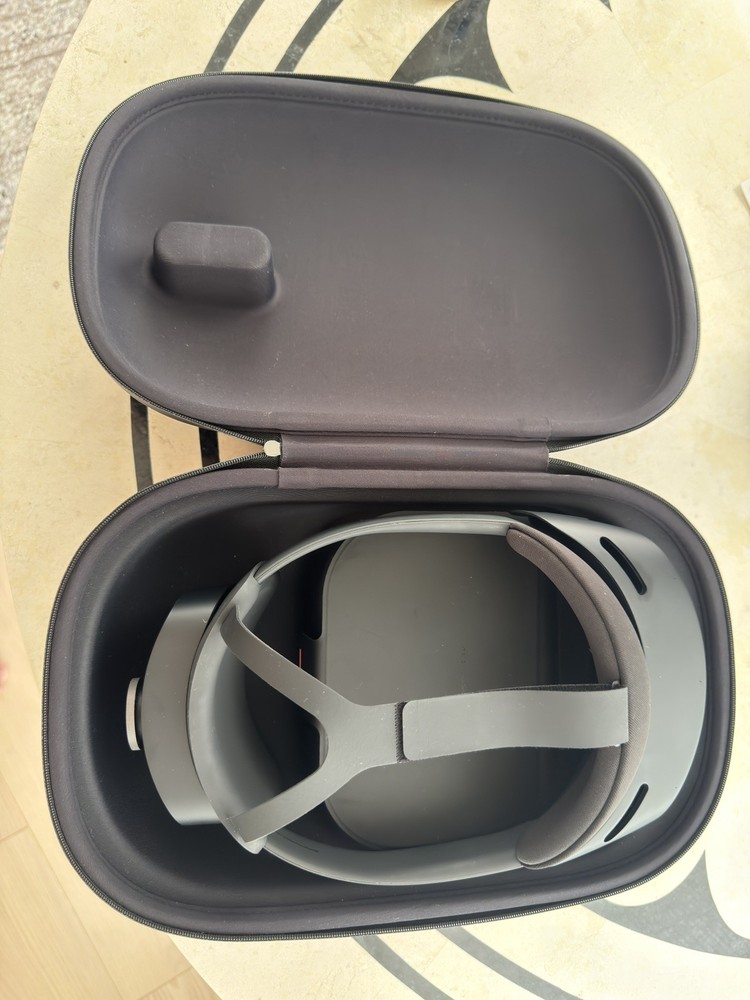 Microsoft HoloLens 2 Standalone VR Headset 60Hz 52° FOV Case Cable Gray