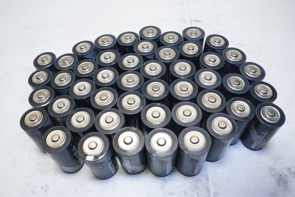 Lot of 48 Duracell Procell Alkaline D Batteries, PC1300 Exp 2033-2035 Ships FREE