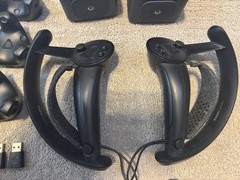 HTC VIVE Tracker (2018) x3 Black Controller Set w/ USB Dongles