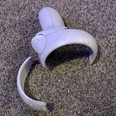 Meta Quest 2 Standalone VR Headset 90Hz w/ 2 Controllers – White