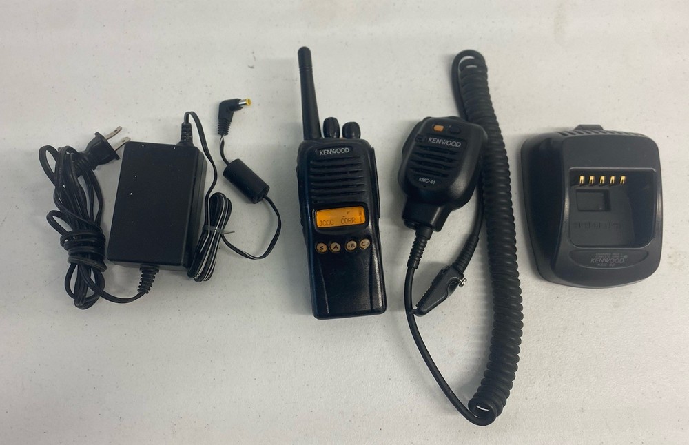 Kenwood TK-3180-K UHF FM Tranceiver w/ Antenna + Battery + Charger + Microphone