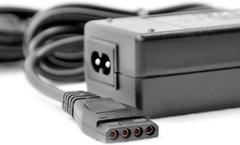 4-Pin Molex Power Adapter, 12V/5V DC, 2A for Quiet Cooling Solutions