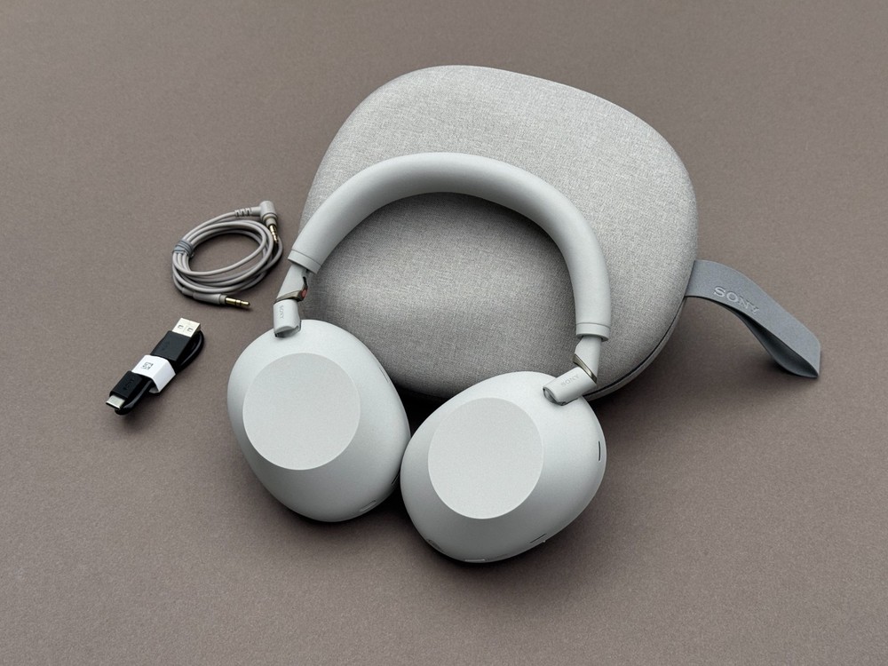 Sony WH-1000XM6 Wireless Noise Canceling Headphones with case – Silver #OB