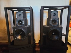 Vandersteen Model 2ce speakers with stands, READ DESCRIPTION BEFORE PURCHASE
