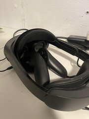 Meta Quest Pro VR Headset + Controllers + Dock READ DESCRIPTION