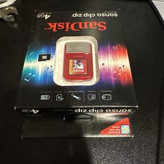 SANDISK Sansa Clip Zip 4GB MP3 Player – Jumpstart Red – Factory Sealed!