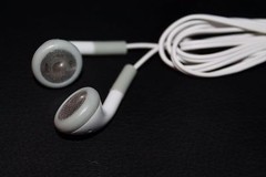 Pack of 3 Long 6′ Cable – 3.5mm White In-Ear Earbuds