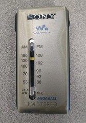 Sony Walkman SRF-S84 AM/FM Super Compact Radio Mega Bass Silver READ DESCRIPTION