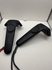 HTC Vive 2PR7100 Virtual Reality VR Wand Controllers Pair (Black) 1.0 – READ