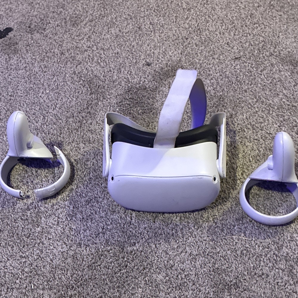Meta Quest 2 Standalone VR Headset 90Hz w/ 2 Controllers – White