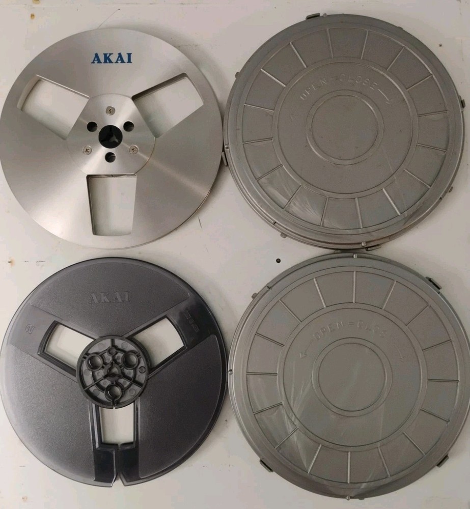 Lot of 2 Vintage Akai Metal & Plastic Reel To Reel Tape Take-Up 7″ 1/4″ W/ Cases
