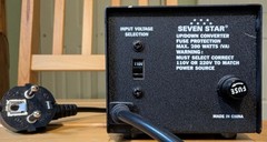 Step Up/Down Voltage Converter 200-Watt AC 110V to 220V/240V excellent condition