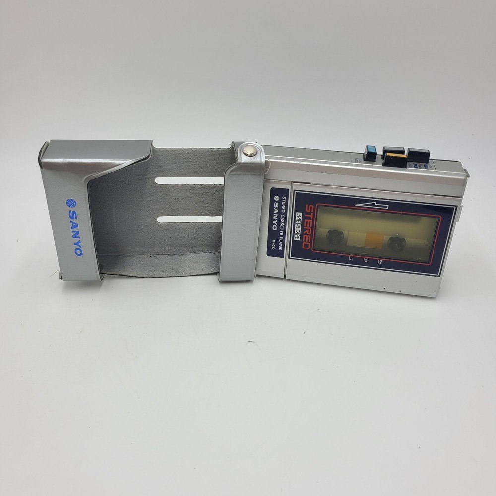 Vintage 1982 SANYO M-G10 Stereo Metal Hi Lo Cassette Tape Player Walkman TESTED