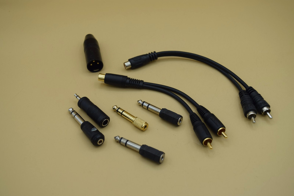 MIX LOT OF AUDIO ADAPTERS CABLES & PLUGS 3.5mm , 1/4″ , Jacks ++++