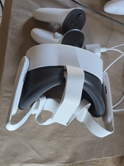 Meta Quest 3S 128GB VR Headset W Controllers Case Good Cond