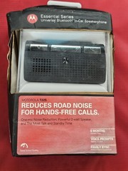 Motorola T-225 Universal Wireless Bluetooth In-Car Speakerphone distressed pack