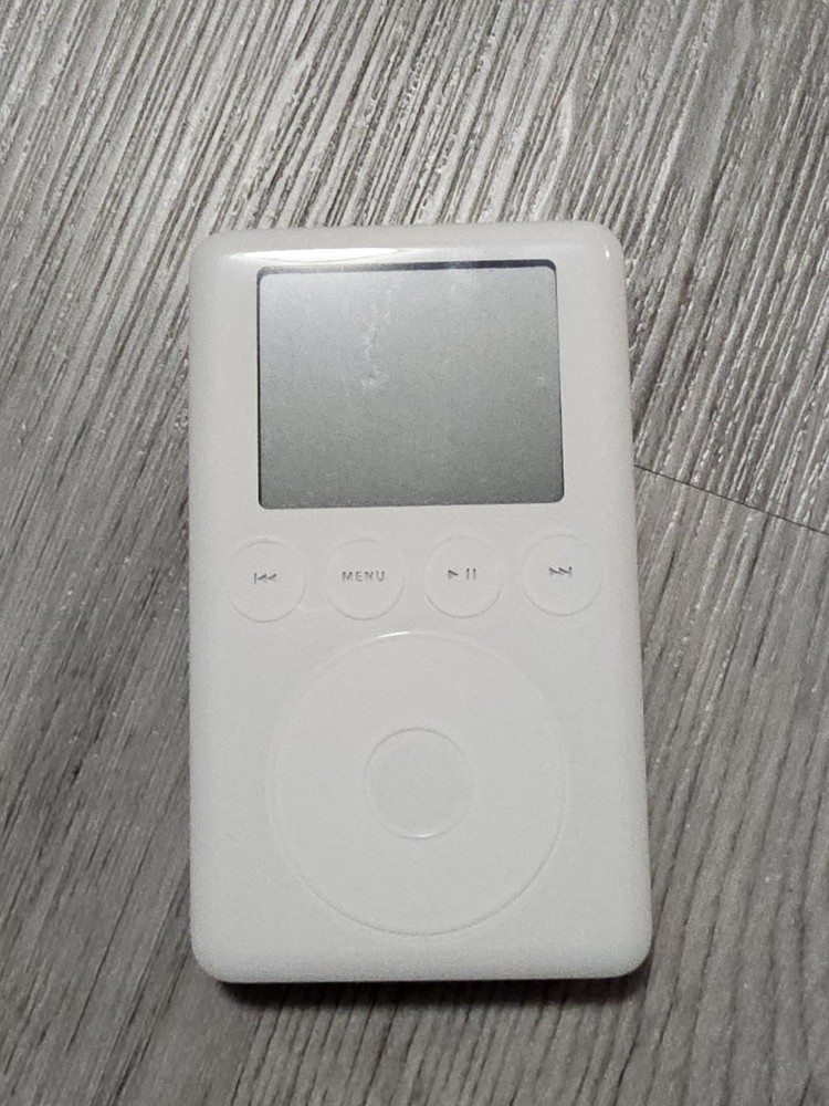 Apple iPod classic 3rd Generation White (30 GB) A1040