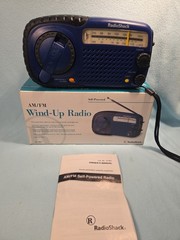 Vintage RadioShack 12-801 AM/FM Wind-Up Radio with Emergency Alarm