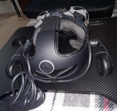 HTC Vive Virtual Reality Headset (99HAHZ024-00)