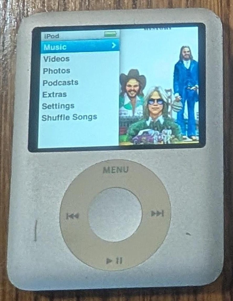 Apple iPod Nano 3rd Generation Silver 4GB NEW BATTERY, ( Holds 1000 Songs)