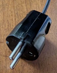 Step Up/Down Voltage Converter 200-Watt AC 110V to 220V/240V excellent condition