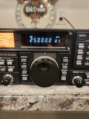 Icom Model IC-R7000 Multi-Mode Wide Band VHF/UHF Receiver – Tested & Working