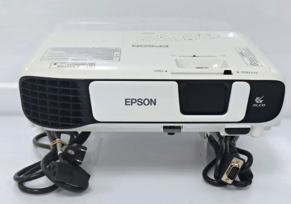 Epson EX5260 Wireless XGA 3LCD Projector 3600 Lumens – 3,897 Used Hours