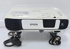 Epson EX5260 Wireless XGA 3LCD Projector 3600 Lumens – 3,897 Used Hours