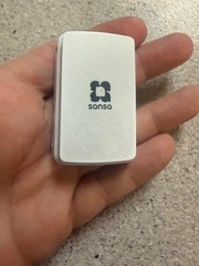 SanDisk Sansa Clip Zip WHITE (4 GB) Digital Media Player needs battery. CLEAN
