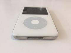 Apple iPod classic 5th Generation White (30 GB) (MA002LL) W New Battery