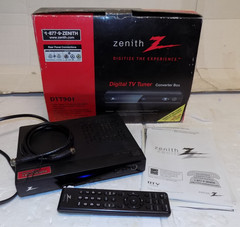 Zenith DTT901 digital TV Tuner Coverter Box with Remote and Manual