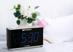 Emerson CKS1507 Smartset Radio Alarm Clock, 1.4″ Blue LED Digital Display, USB
