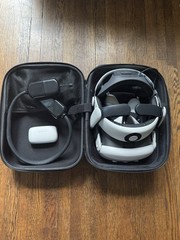 Meta Quest 3 Standalone VR Headset White/Black w/ BOBOVR Battery Strap & Case