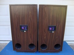 Awesome Cerwin Vega VS-150, 3-way Floor Speaker w/ 15″ Woofers – Reconditioned