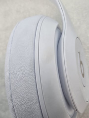 Beats Studio3 Over the Ear Wireless Headphone White FAST FREE SHIPPING a