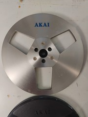 Lot of 2 Vintage Akai Metal & Plastic Reel To Reel Tape Take-Up 7″ 1/4″ W/ Cases