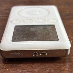Apple iPod 3rd Generation 20GB A1040 – For Parts or Repair – No Power