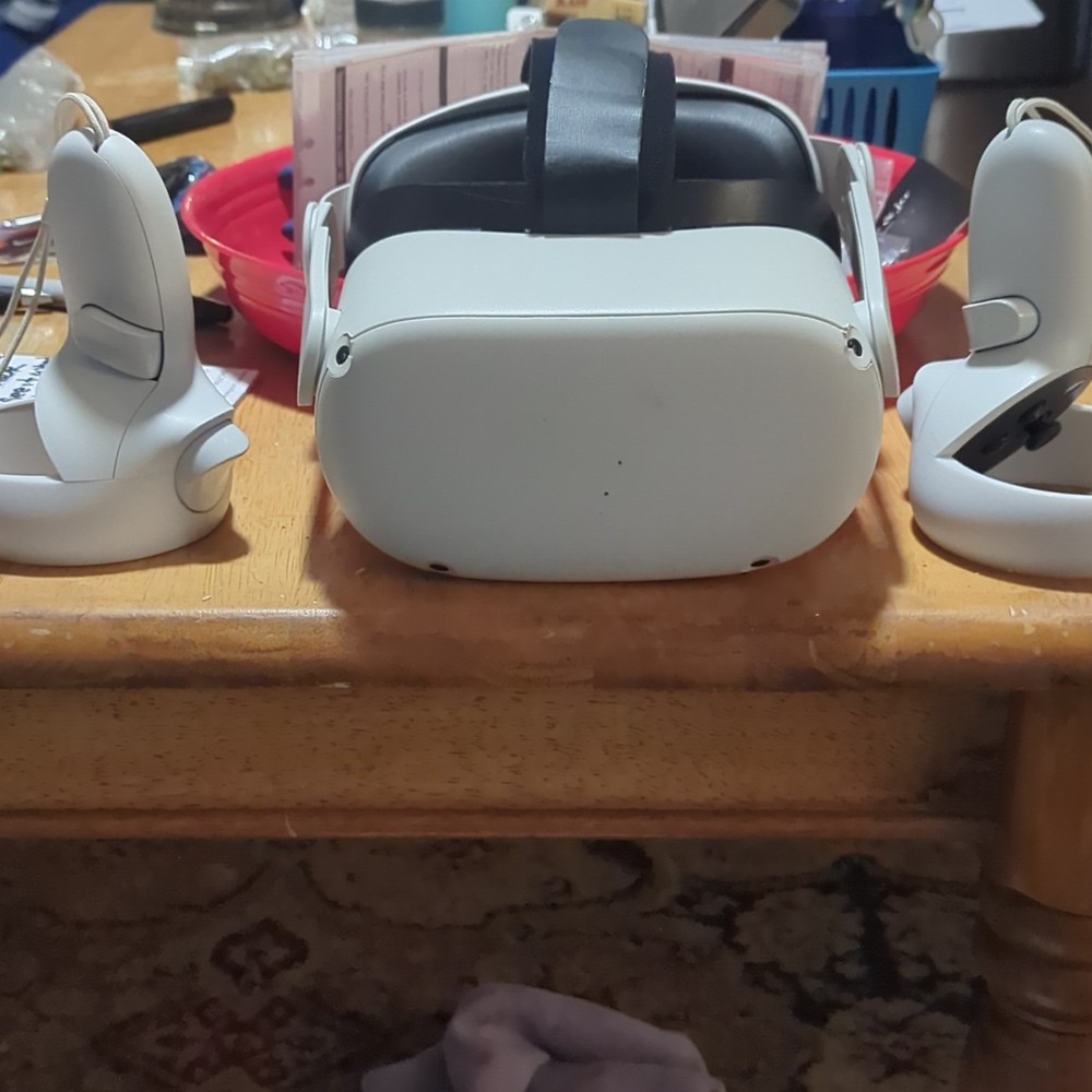 Meta Quest 2 Meta Quest 2 Standalone VR Headset 90 Hz Refresh Rate White