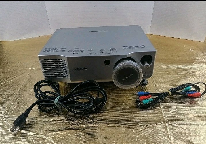 Panasonic PT-AE900U LCD Projector High Definition No Remote with Box Tested