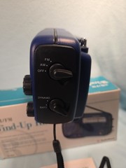 Vintage RadioShack 12-801 AM/FM Wind-Up Radio with Emergency Alarm