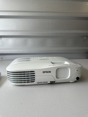 Epson EX31 LCD Projector w/ Remote, Carry Case, VGA & Power Cable
