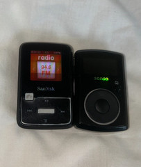 SanDisk Sansa Zip Black 4GB MP3 Player- Power button not working – Both AS IS
