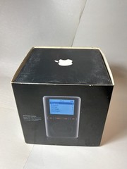 Apple iPod 3rd Generation 15GB w/ Original Box