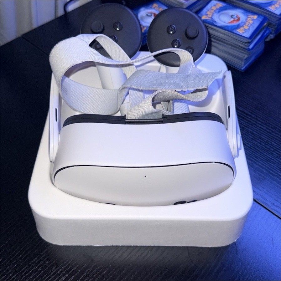 Meta Quest 3 Standalone VR Headset w/ Controllers White